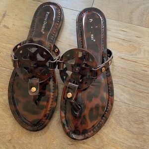 Tortoise Pierre Dumas sandal size W6